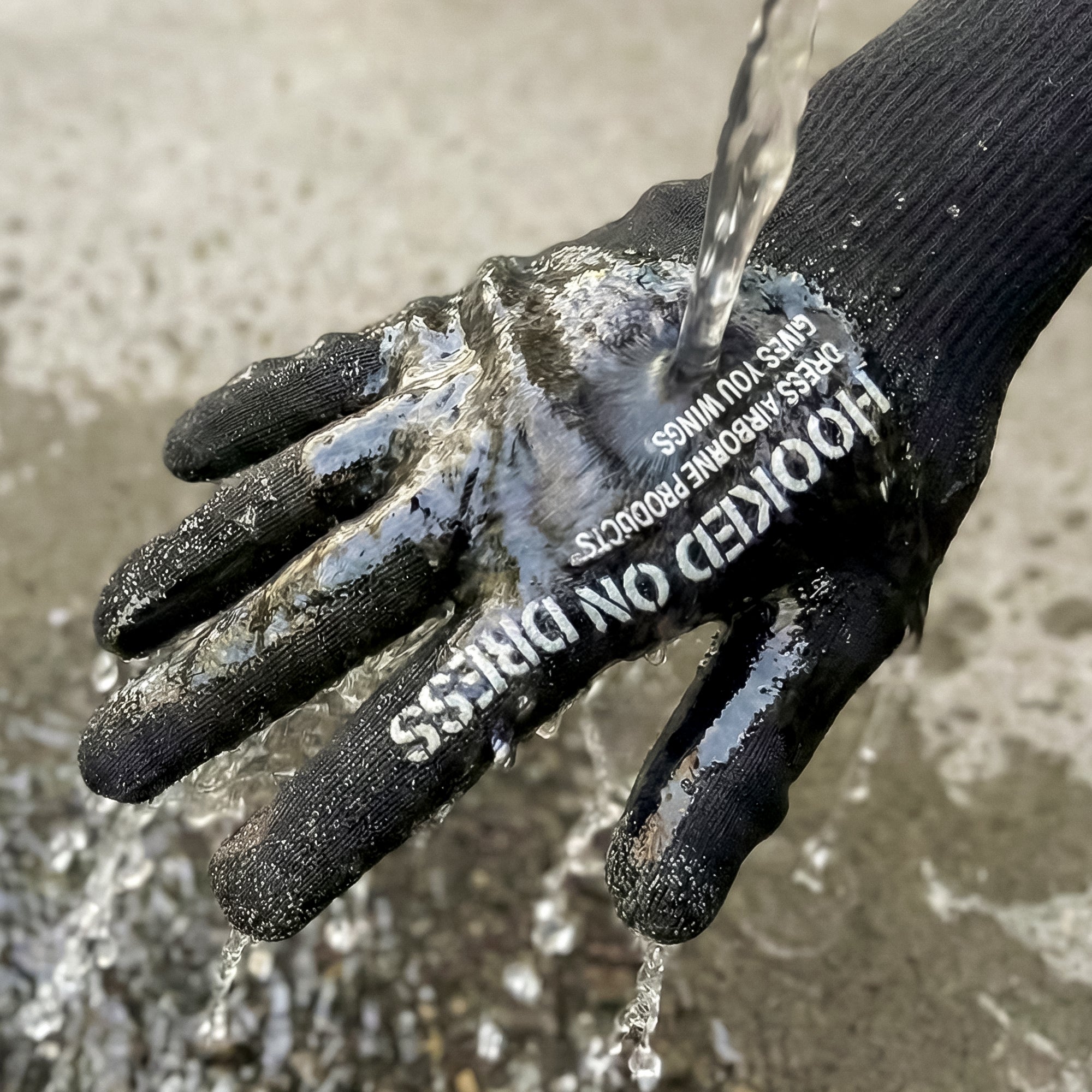 DRESS 防水ニットグローブ