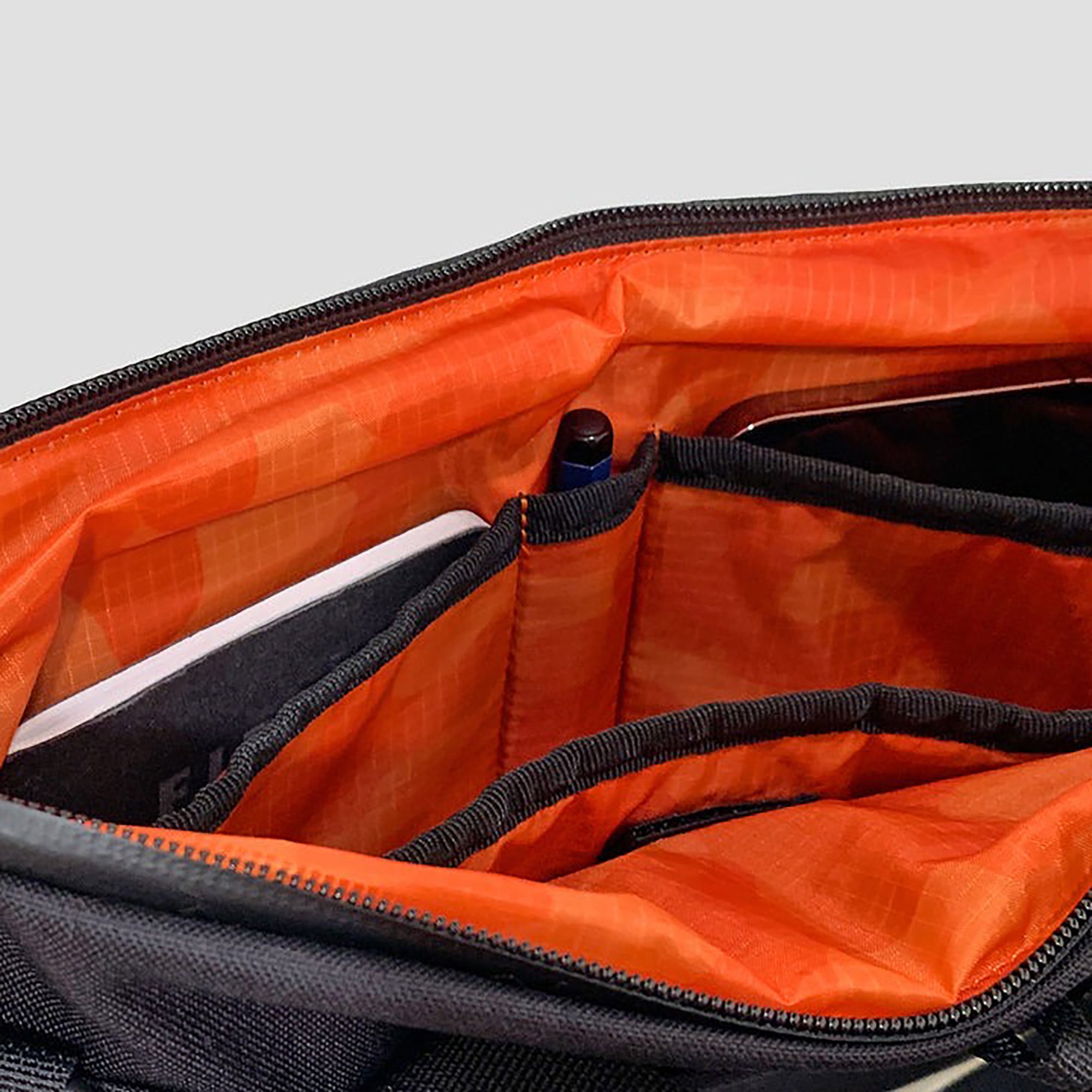 CODE OF BELL ANNEX LINER II | Expandable Sacoche Bag