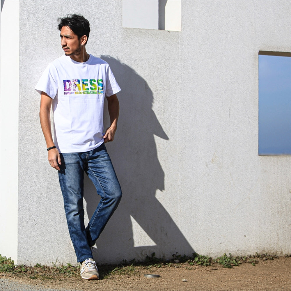 
                  
                    DRESS ペイントロゴ Tシャツ
                  
                