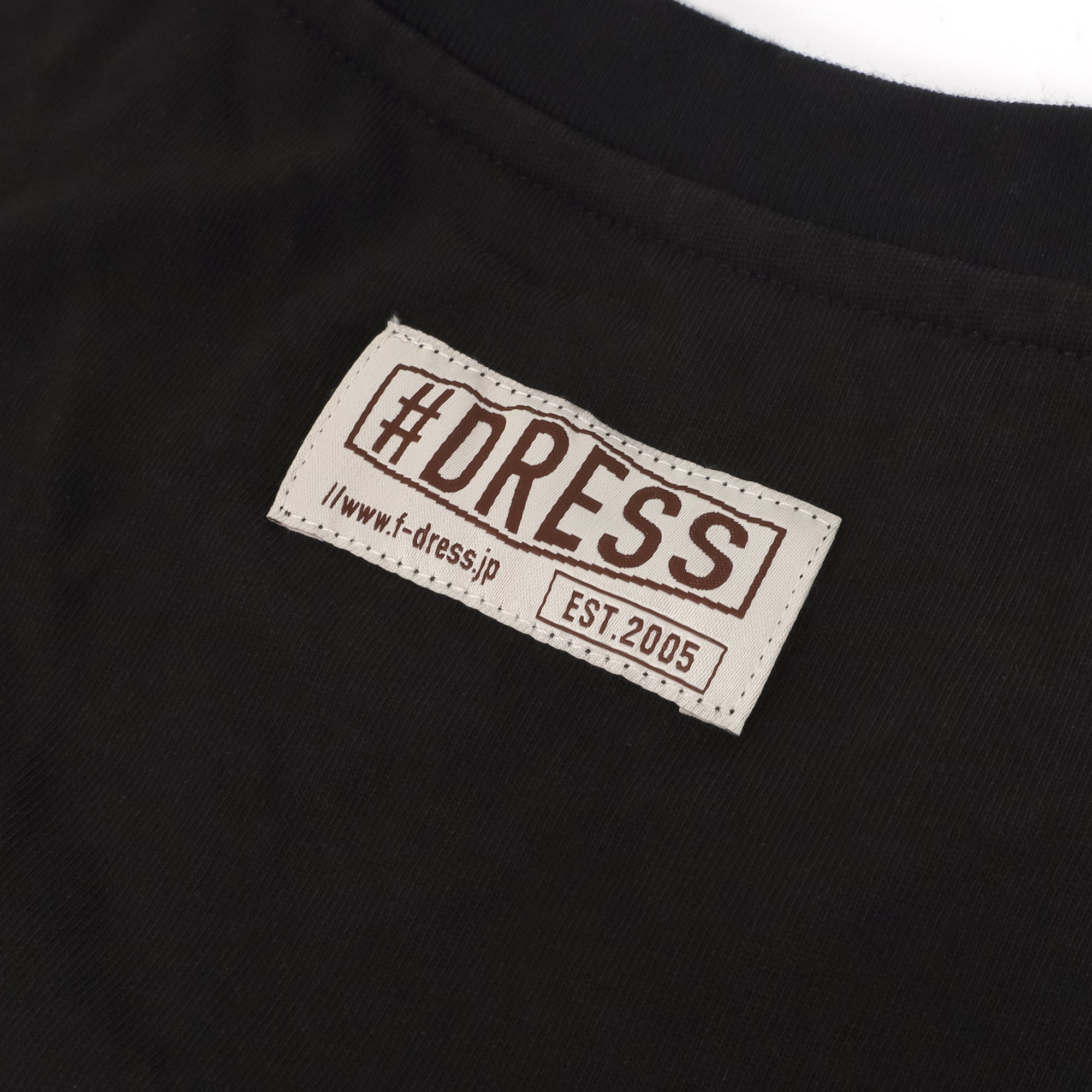 DRESS エンボスロゴ Tシャツ【ブラック】