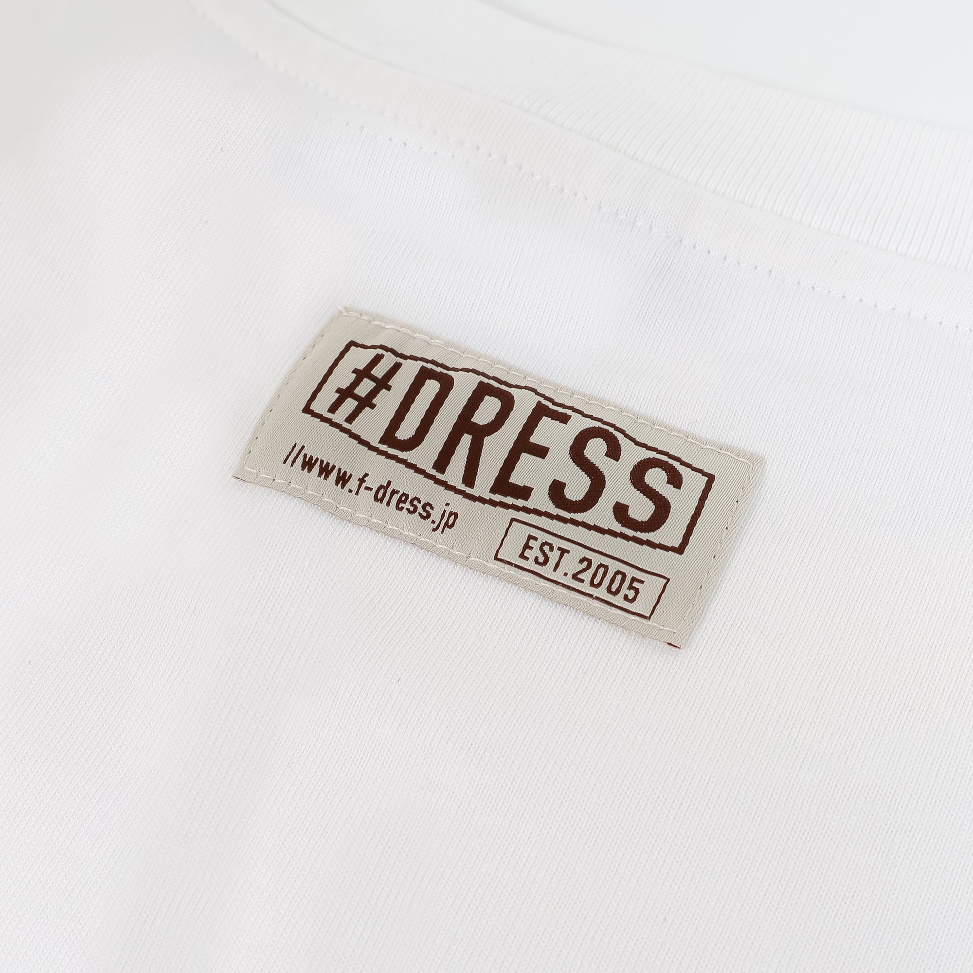 DRESS エンボスロゴ Tシャツ【ホワイト】