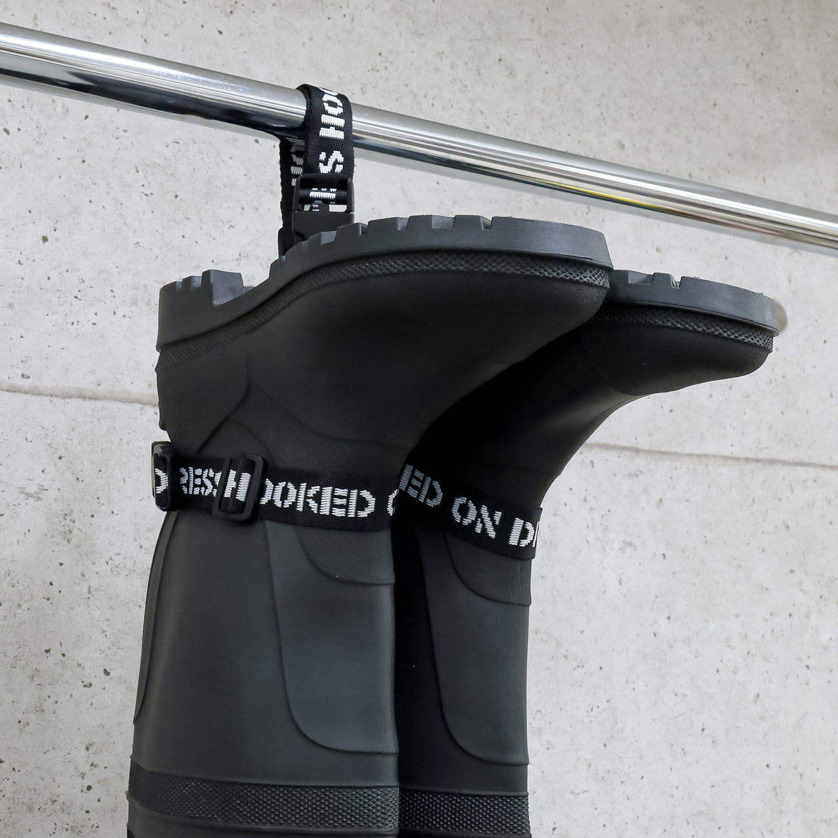 wader-hanger_0000_00.jpg?crop= 