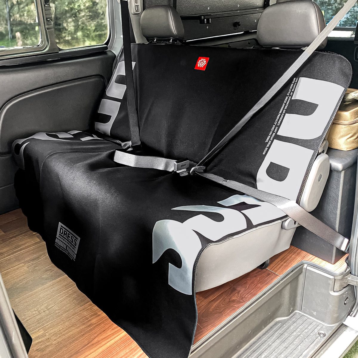 DRESS 防水シートカバー リアシート用 車の汚れ防止 138x134cm 汎用